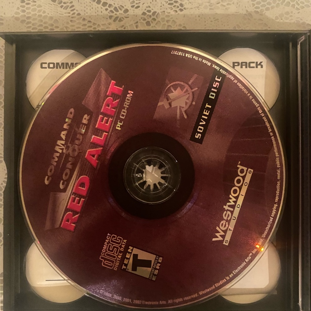 Command & Conquer Red Alert The Arsenal & The Aftermath 3-Disc PC - Picture 4 of 6